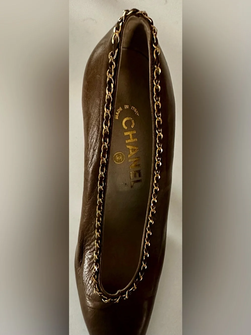 Vintage CHANEL Brown Leather Chain-Trim Pumps Size 37.5 EUC